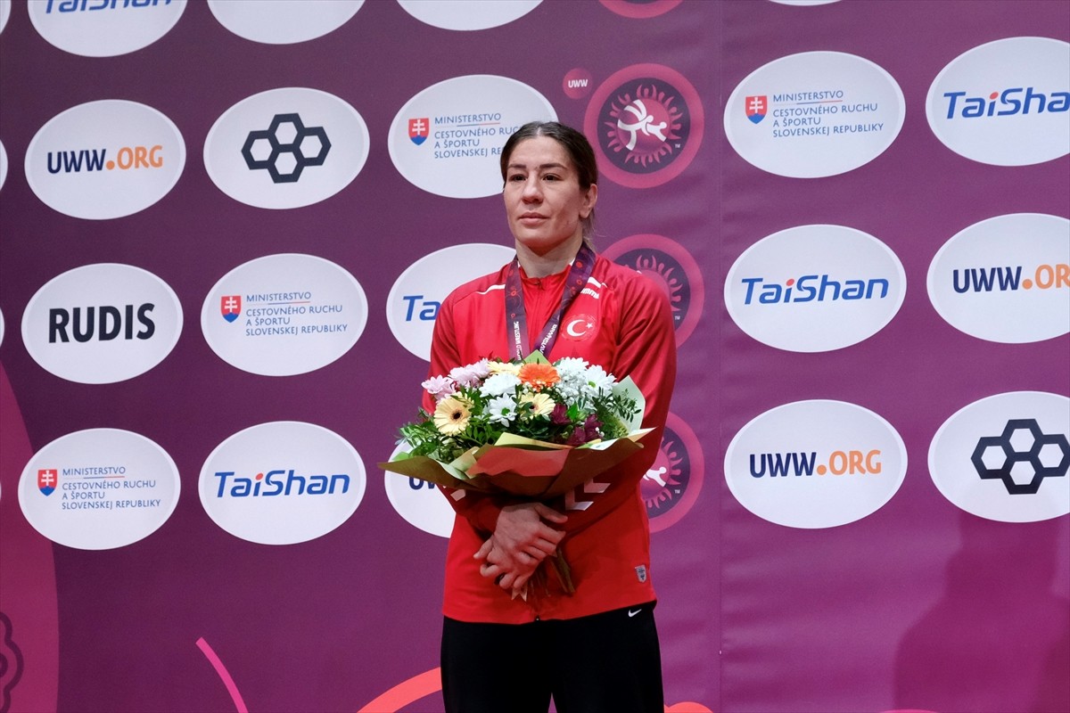 Slovakya'da düzenlenen Avrupa Güreş Şampiyonası'nda kadınlar 76 kiloda mücadele eden Yasemin Adar...
