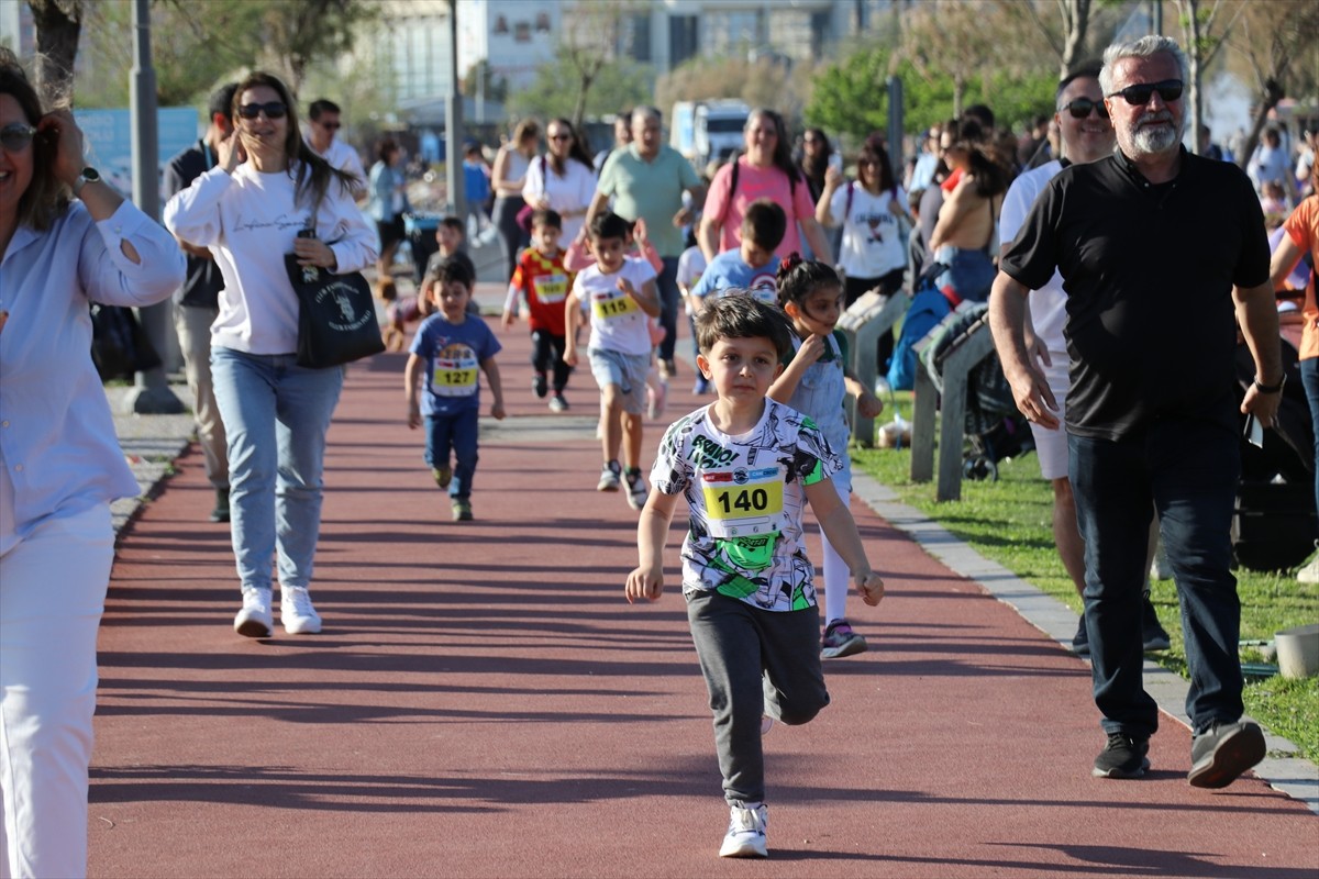 Spor müsabakasına gittiği sırada Denizli'deki trafik kazasında yaşamını yitiren liseli sporcu Nisa...