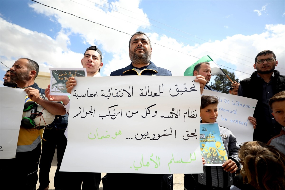 Suriye'de, devrik Beşşar Esed rejiminin 8 yıl önce kimyasal silahlarla gerçekleştirdiği katliamın...