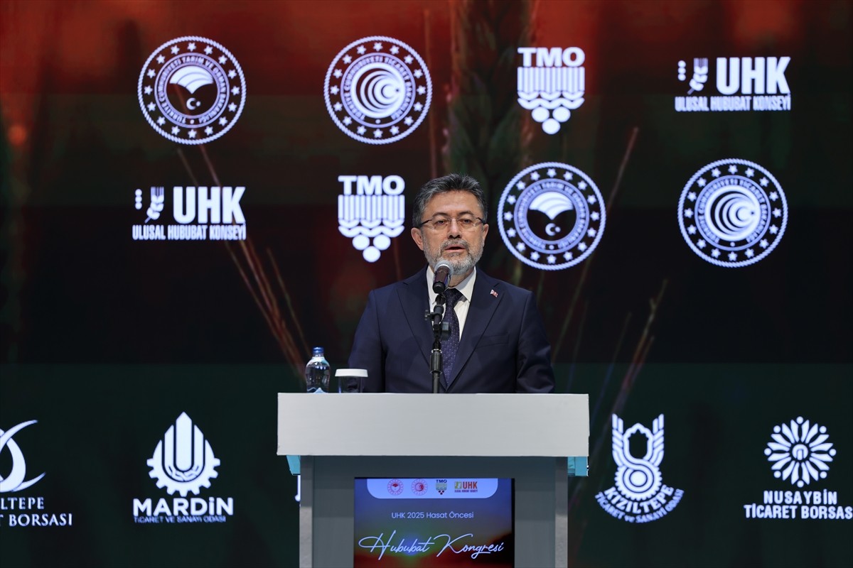 Tarım ve Orman Bakanı İbrahim Yumaklı, Mardin'de bir otelde düzenlenen "Ulusal Hububat Konseyi...