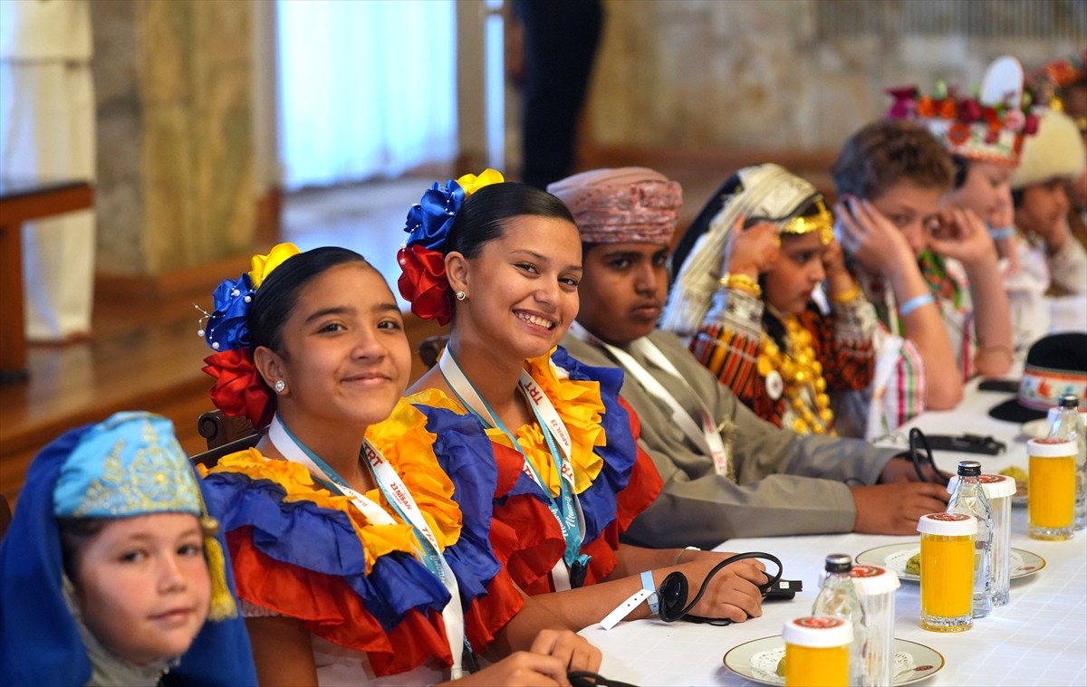 TBMM Başkanı Numan Kurtulmuş, TRT 47. Uluslararası 23 Nisan Çocuk Şenliği kapsamında 30 ülkeden...