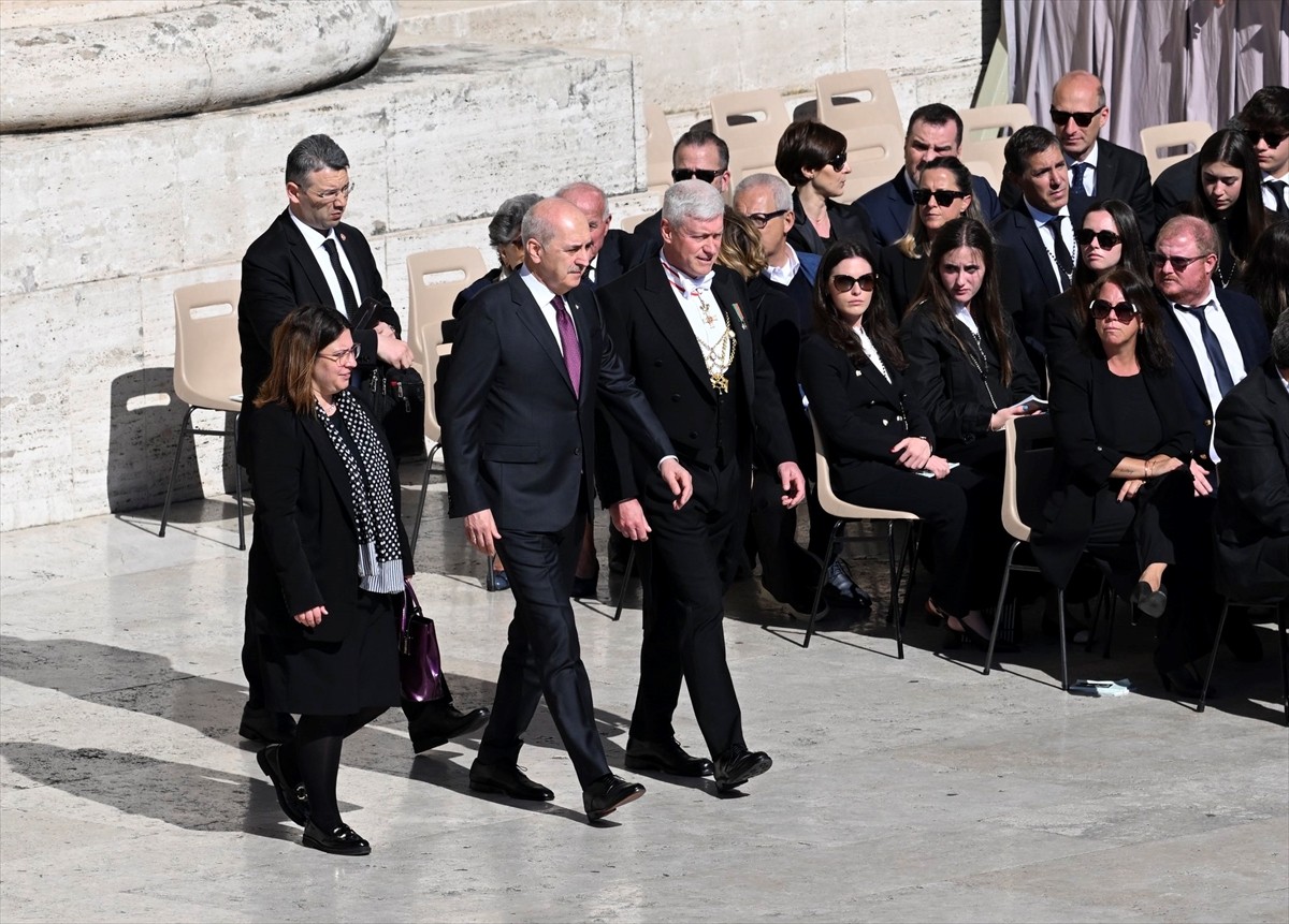 TBMM Başkanı Numan Kurtulmuş, Vatikan Devlet Başkanı Papa Franciscus'un Vatikan'ın Aziz Petrus...