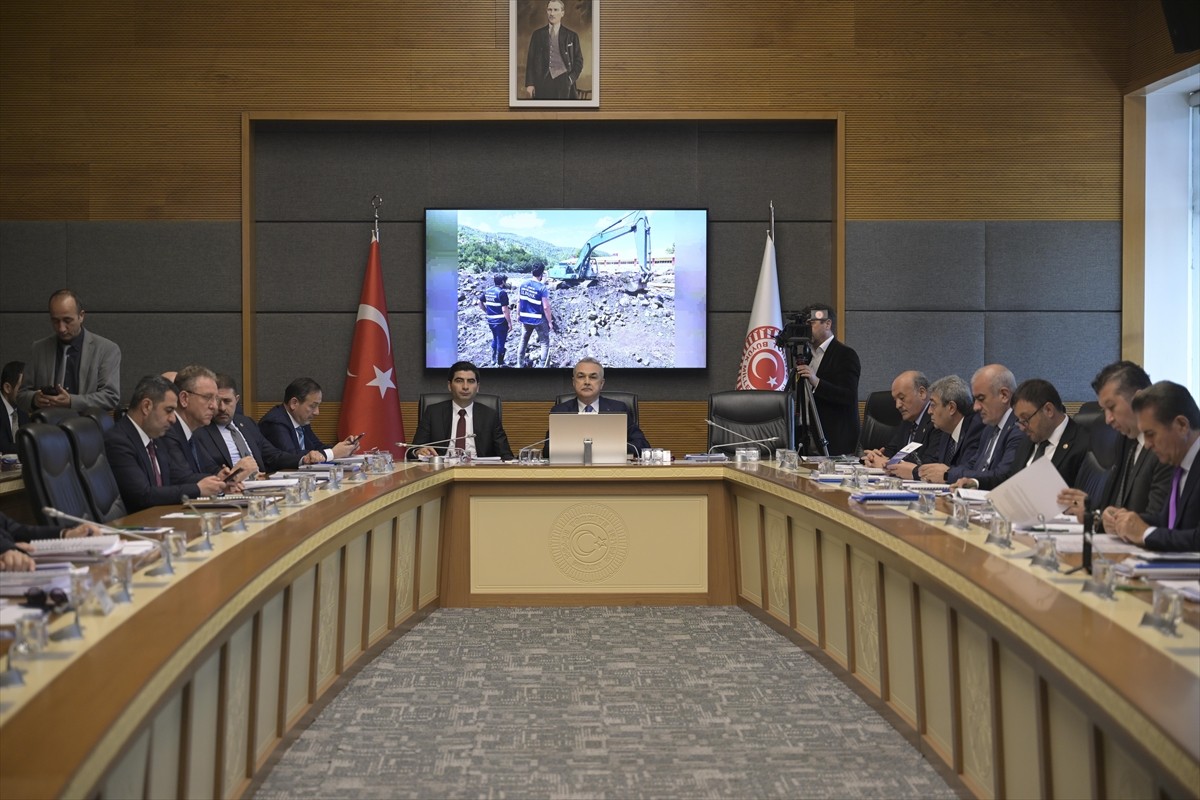 TBMM KİT Komisyonu, Çevre, Şehircilik ve İklim Değişikliği Bakanlığı TOKİ ile Bakanlığın ilgili...