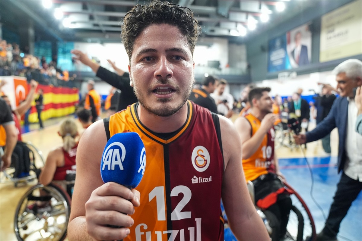 Tekerlekli Sandalye Basketbol Süper Ligi play-off finalinde 1-1'lik eşitliğin bulunduğu serinin...