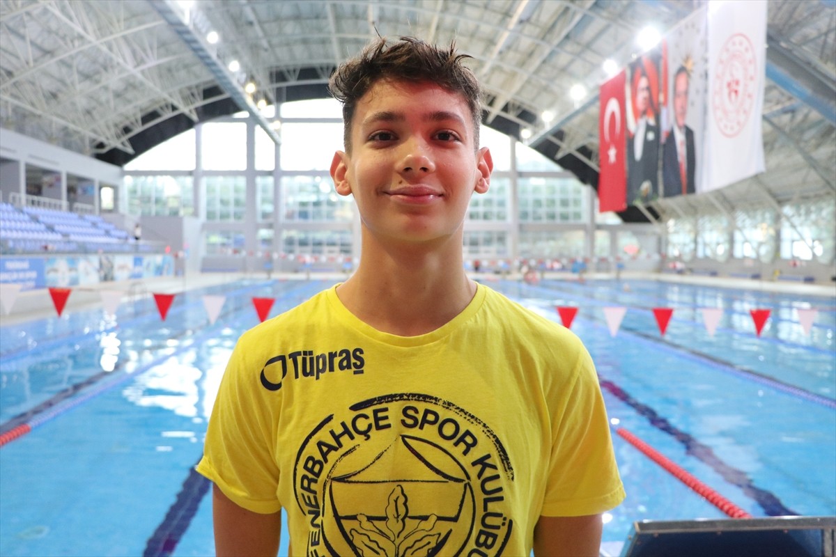 Tekirdağ'da küçük yaşta başladığı yüzmede 80 madalya kazanan 14 yaşındaki Eymen İbolar, Avrupa...