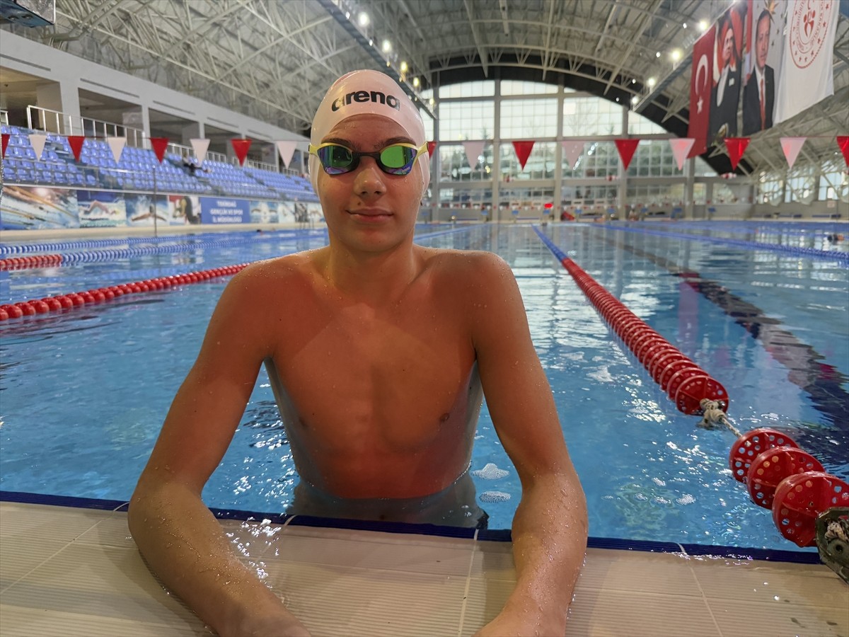 Tekirdağ'da küçük yaşta başladığı yüzmede 80 madalya kazanan 14 yaşındaki Eymen İbolar, Avrupa...