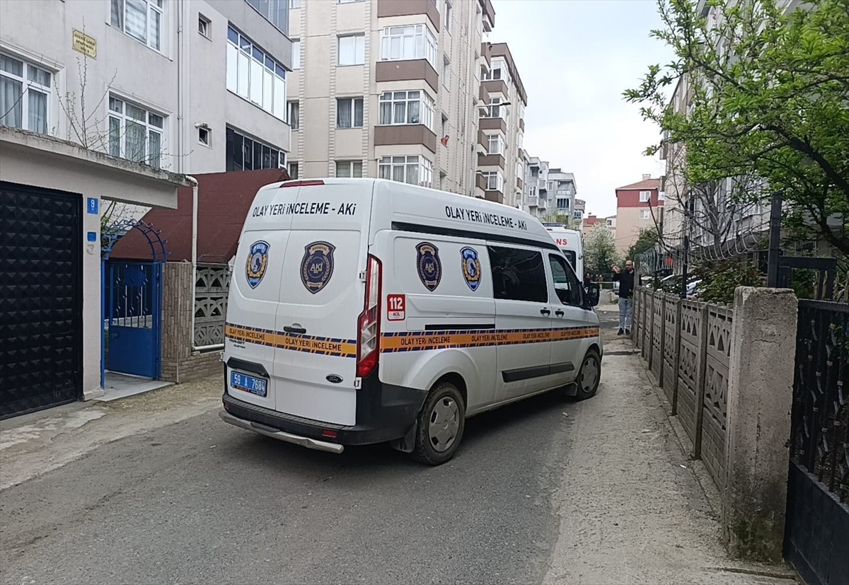 Tekirdağ'ın Çerkezköy ilçesinde akrabalar arasında çıkan silahlı kavgada 3 kişi öldü. Olay yerine...