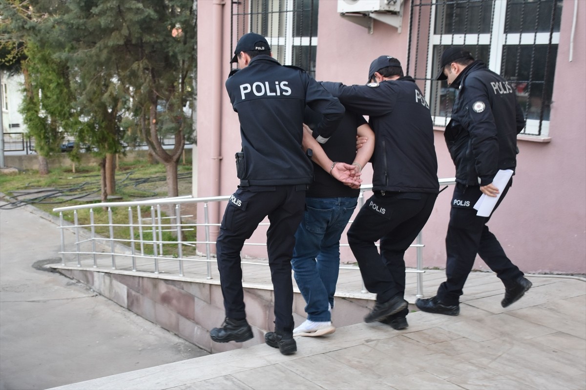  Tekirdağ'ın Şarköy ilçesinde, cinsel istismar iddiasıyla yakalanan zanlı tutuklandı.