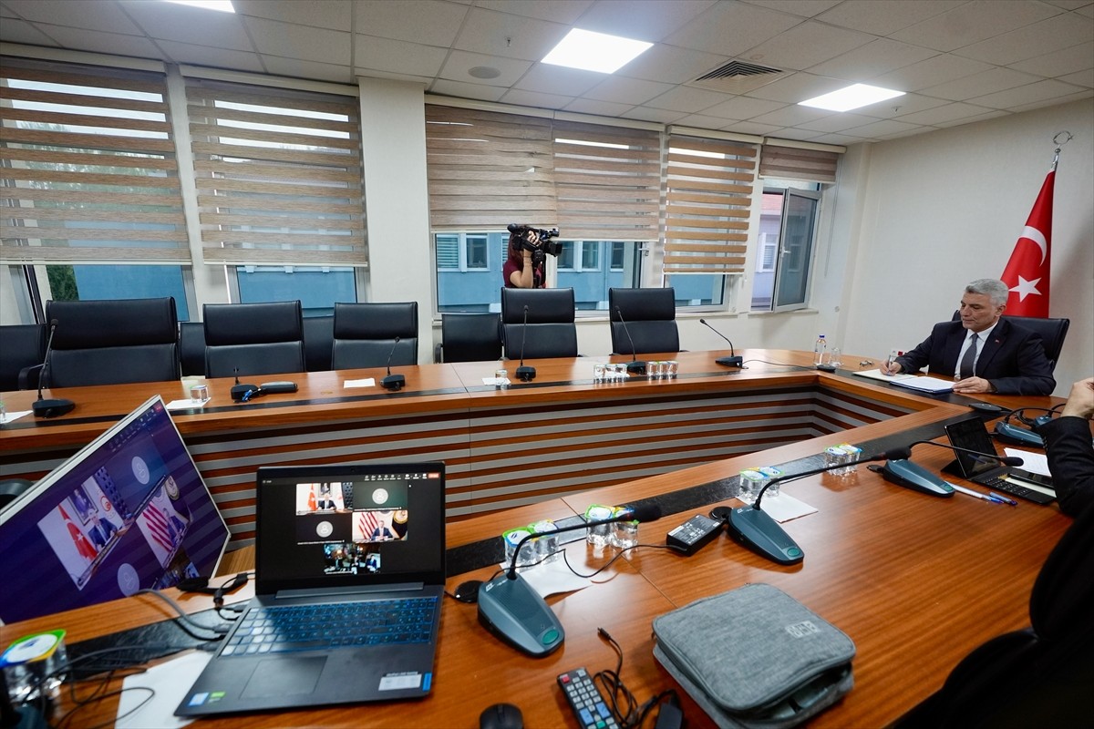 Ticaret Bakanı Ömer Bolat, ABD Ticaret Bakanı Howard Lutnick ve ABD Ticaret Temsilcisi Jamieson...