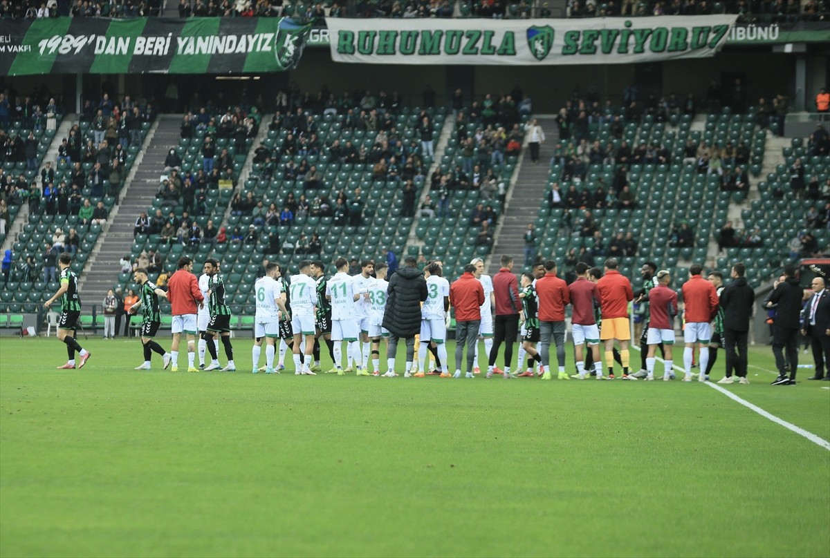 Trendyol 1. Lig'de 36. haftasında Kocaelispor ile Geosis Boluspor, Yıldız Entegre Kocaeli...