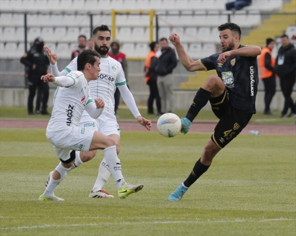 Trendyol 1. Lig’in 34. haftasında Teksüt Bandırmaspor ile Iğdır FK Bandırma 17 Eylül Stadyumu’nda...