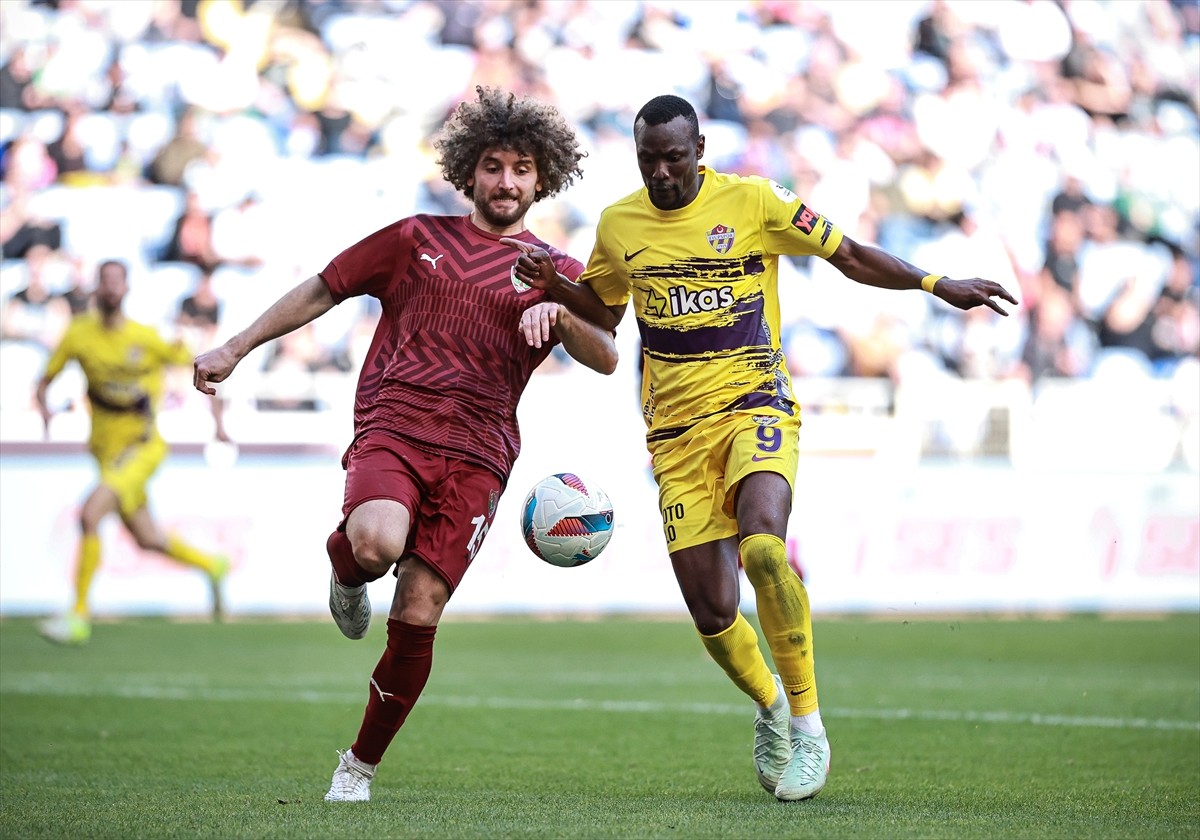 Trendyol Süper Lig'in 30. haftasında Atakaş Hatayspor ile ikas Eyüpspor, Mersin Stadyumu'nda...