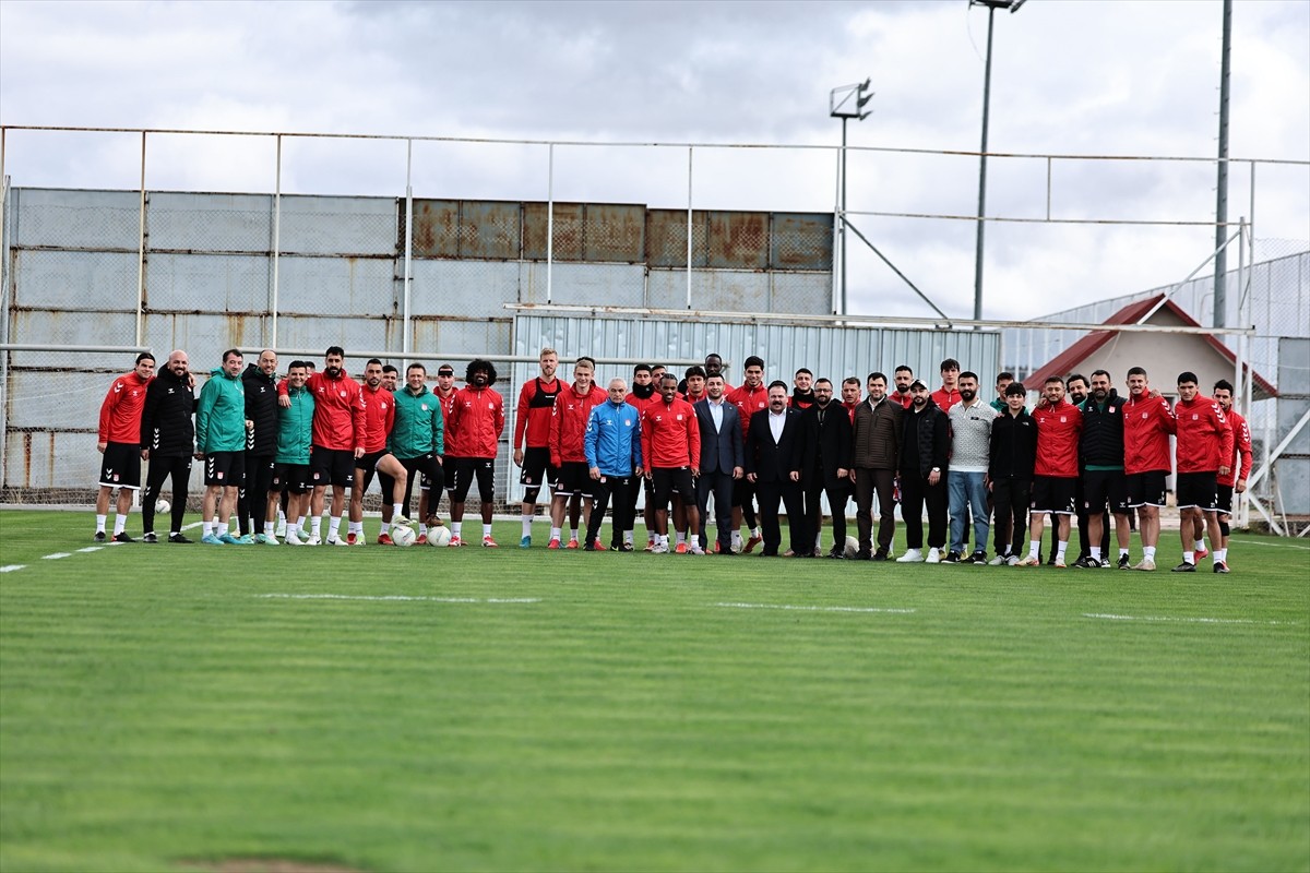 Trendyol Süper Lig'in 30. haftasında Çaykur Rizespor'a konuk olacak Net Global Sivasspor...