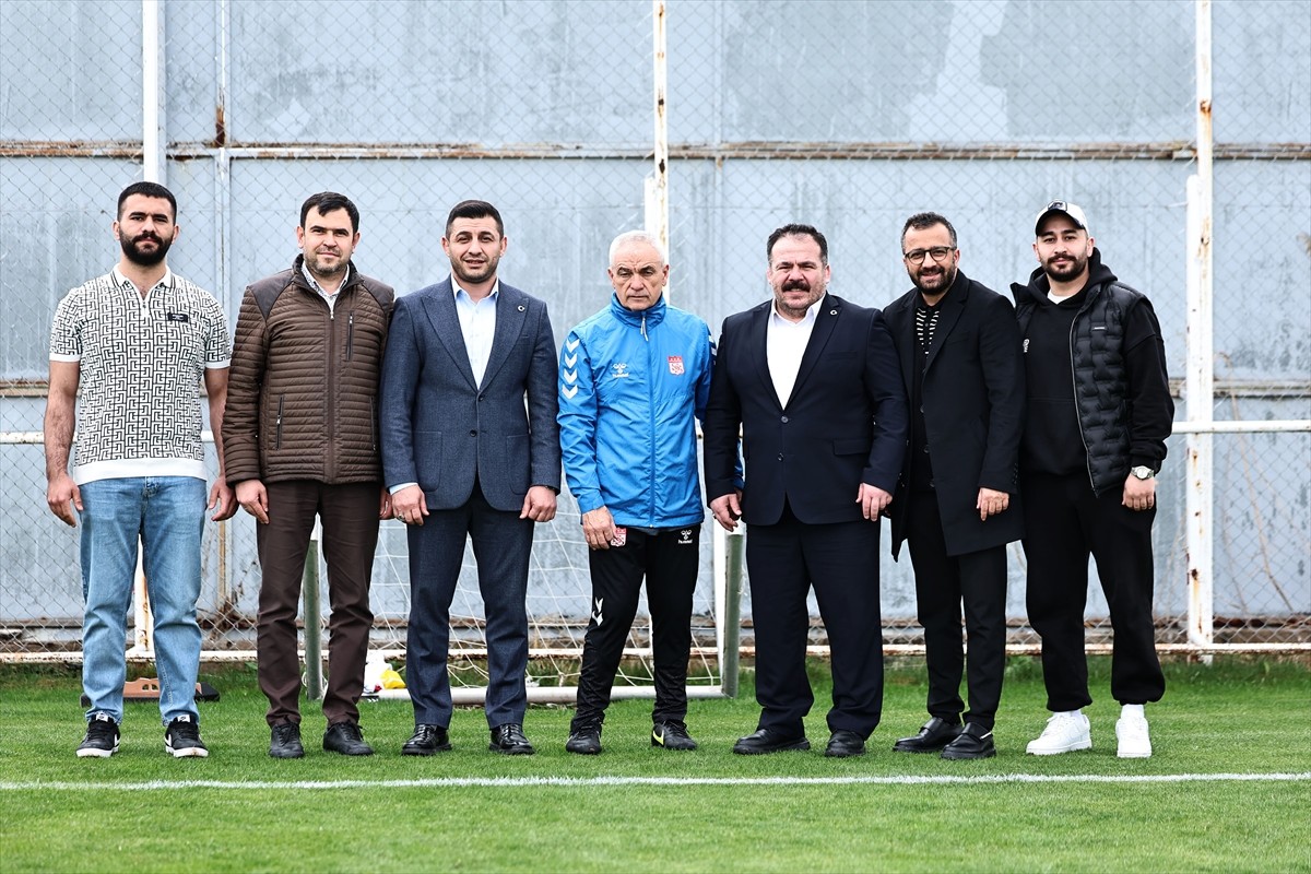 Trendyol Süper Lig'in 30. haftasında Çaykur Rizespor'a konuk olacak Net Global Sivasspor...