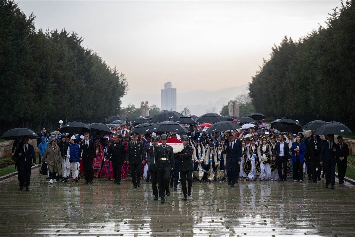 TRT Genel Müdürü Mehmet Zahid Sobacı, dünyanın uluslararası ilk çocuk şenliği olan "TRT...