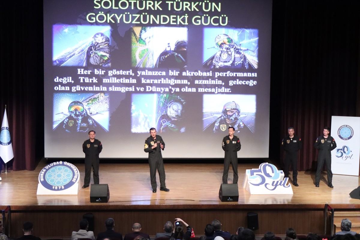 Türk Hava Kuvvetlerinin (TSK) gösteri timi SOLOTÜRK'ün pilotları, Bursa'da üniversite...