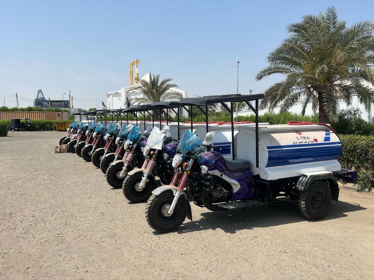Türk İşbirliği ve Koordinasyon Ajansı Başkanlığı (TİKA), Sudan'da 10 aileye su tankeri...