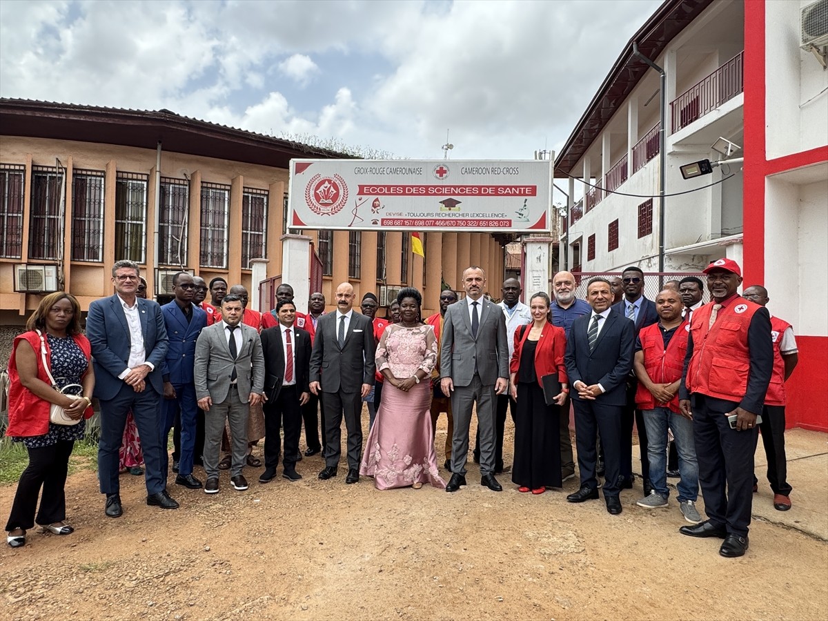 Türk Kızılay Uluslararası İşler ve Göç Hizmetleri Genel Müdürü Alper Küçük ve Türkiye'nin Yaounde...