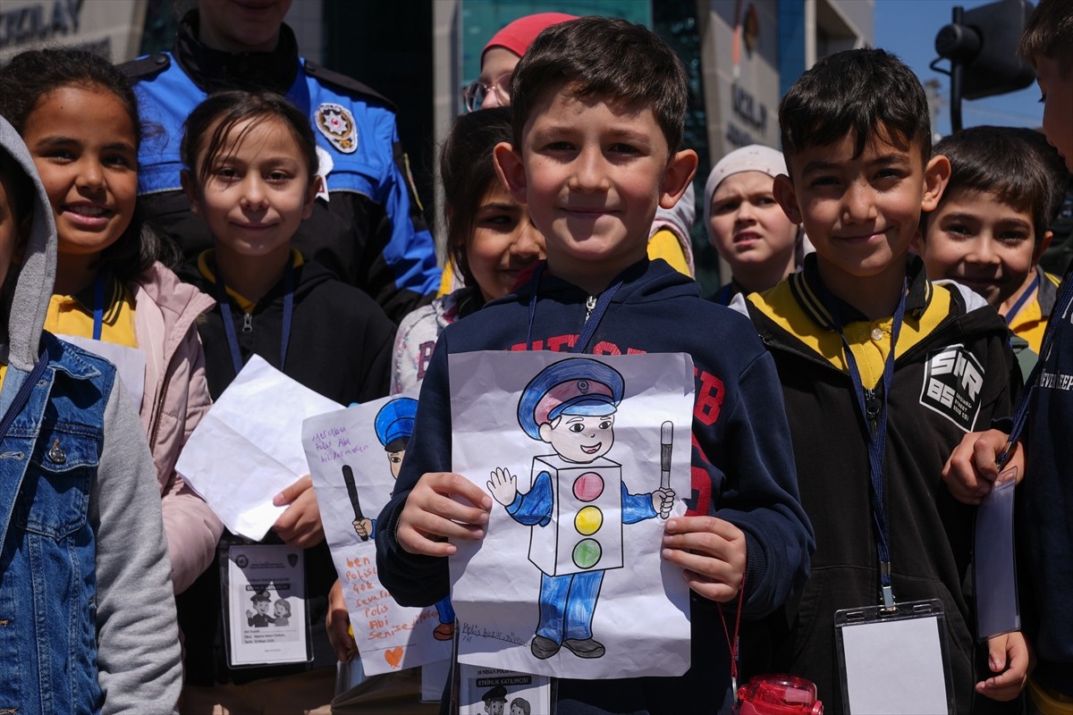 Türk Polis Teşkilatı'nın 180. yıl dönümü kutlamaları kapsamında Kızılay Milli İrade Meydanı'nda...