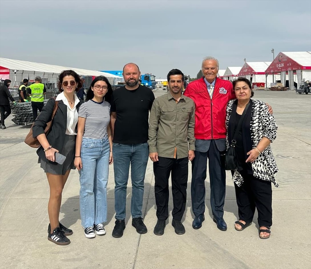 Türk sinemasının yüzlerce filme imza atan aktörlerinden Ediz Hun (sağ 2), Kuzey Kıbrıs Türk...