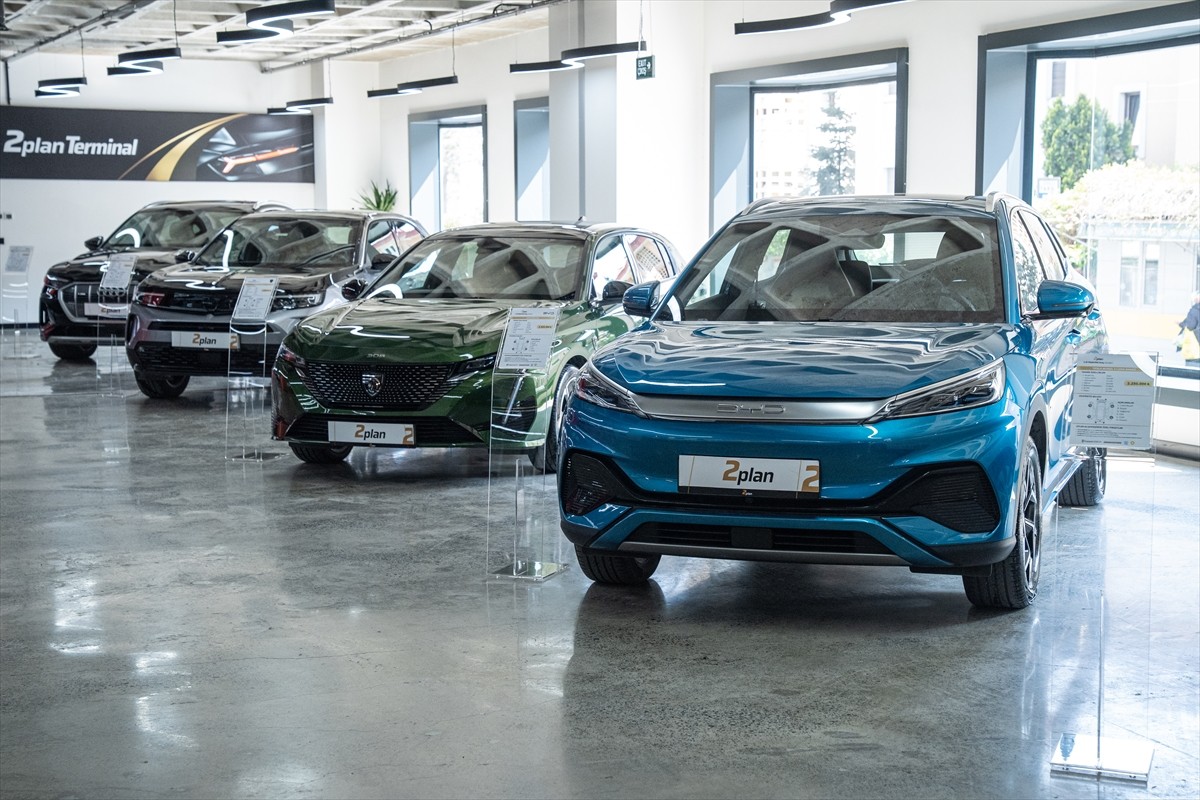 Türkiye'de "ilk kez" düzenlenen "2. El Elektrikli Araç Günleri" etkinliği Etiler'deki 2plan...