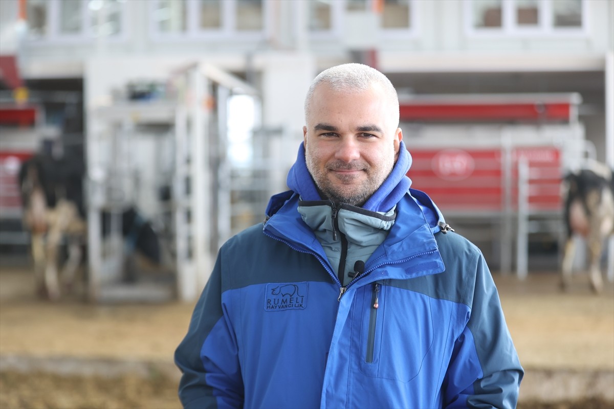 Türkiye'nin önemli süt üretim merkezlerinden Kırklareli'nde 20 işletmede süt sağım robotlarıyla...