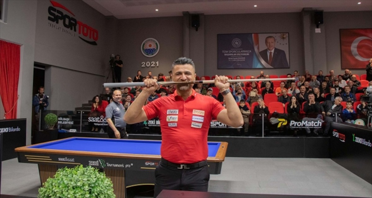 Türkiye 3 Bant Bilardo Şampiyonası 1. Etabı'nda final müsabakasında Muhammet Çavuşoğlu'nu yenen...