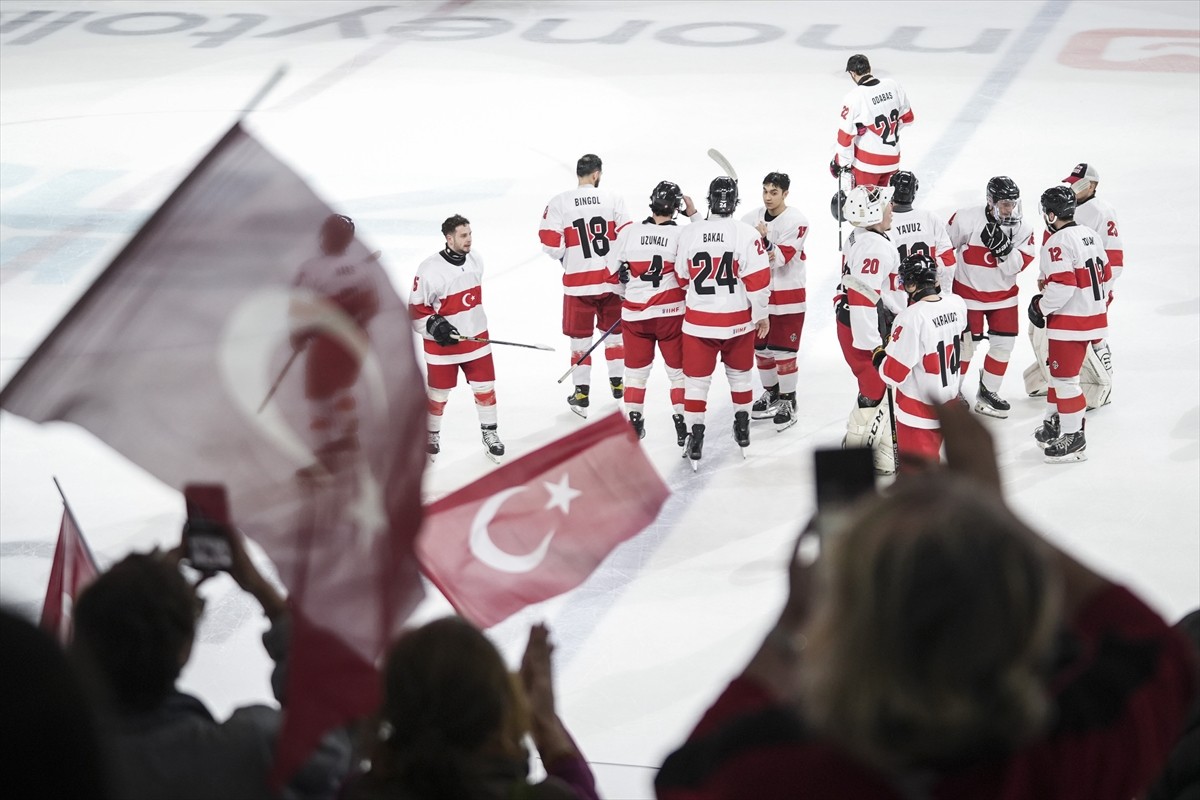 Türkiye Buz Hokeyi A Milli Takımı, Zeytinburnu Buz Adası'nda oynanan Erkekler Buz Hokeyi Dünya...