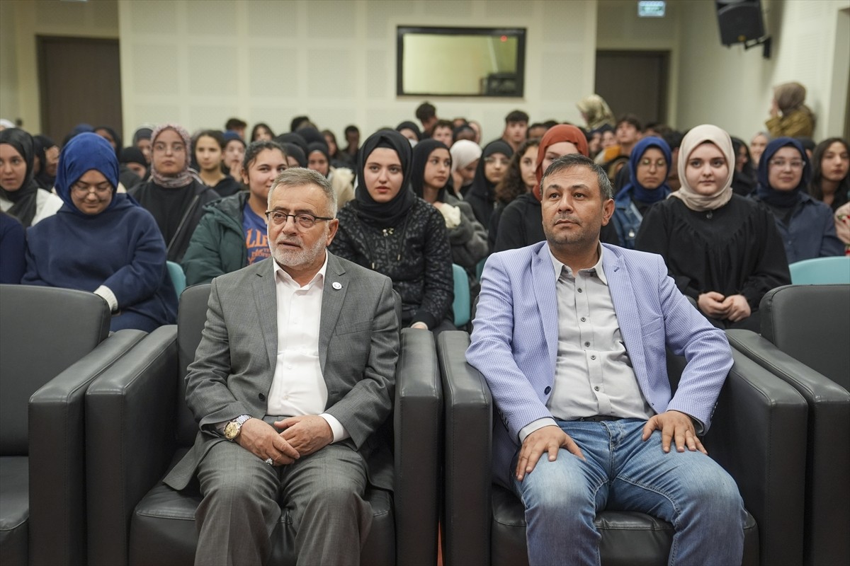 Türkiye Diyanet Vakfı ve Önder İmam Hatipliler Derneği işbirliğiyle düzenlenen "İmam Hatip...