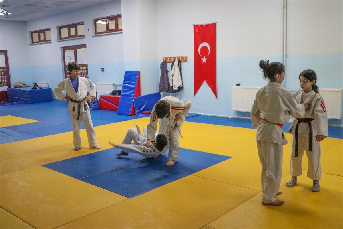 Türkiye Gelişmekte Olan Spor Branşları Federasyonu tarafından Burdur'da düzenlenen Gençler Türkiye...