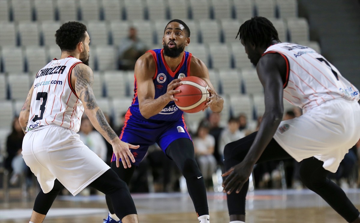 Türkiye Sigorta Basketbol Süper Ligi’nin 24. haftasında Manisa Basket Divissa ile Bahçeşehir...