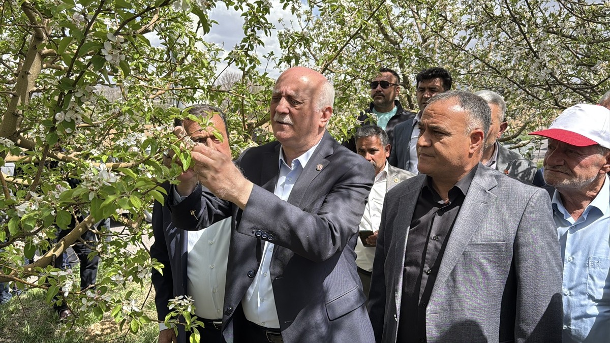 Türkiye Ziraat Odaları Birliği (TZOB) Genel Başkanı Şemsi Bayraktar, Niğde ve Kırşehir'de zirai...