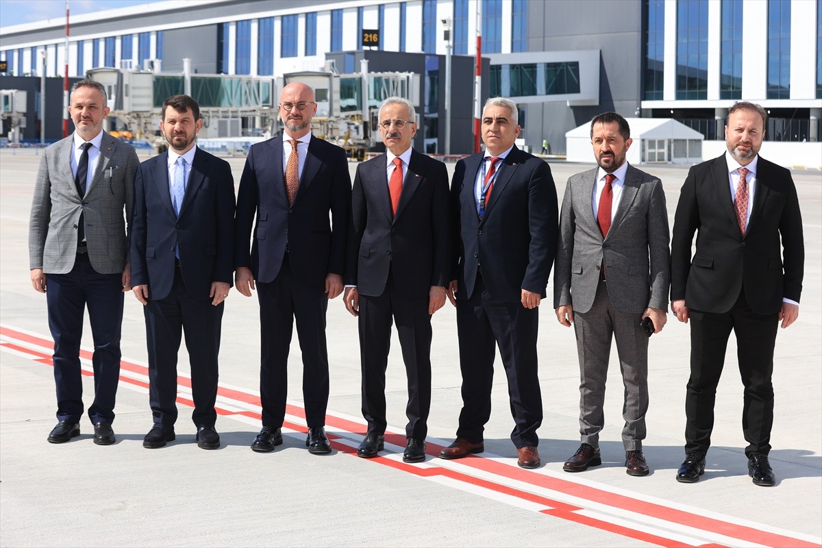  Ulaştırma ve Altyapı Bakanı Abdulkadir Uraloğlu, Cumhurbaşkanı Recep Tayyip Erdoğan'ın...