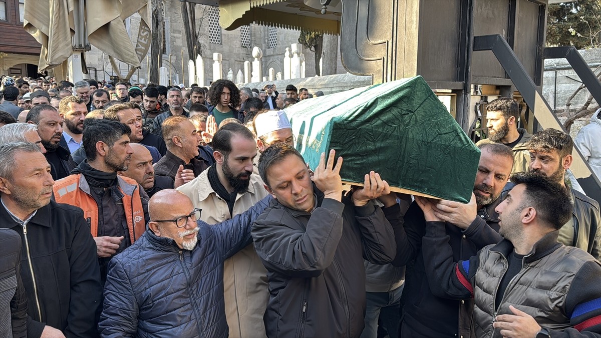 Üsküdar'da komşusu tarafından bıçaklanarak öldürülen Kenan Hamarat için Atik Valide Camisi'nde...