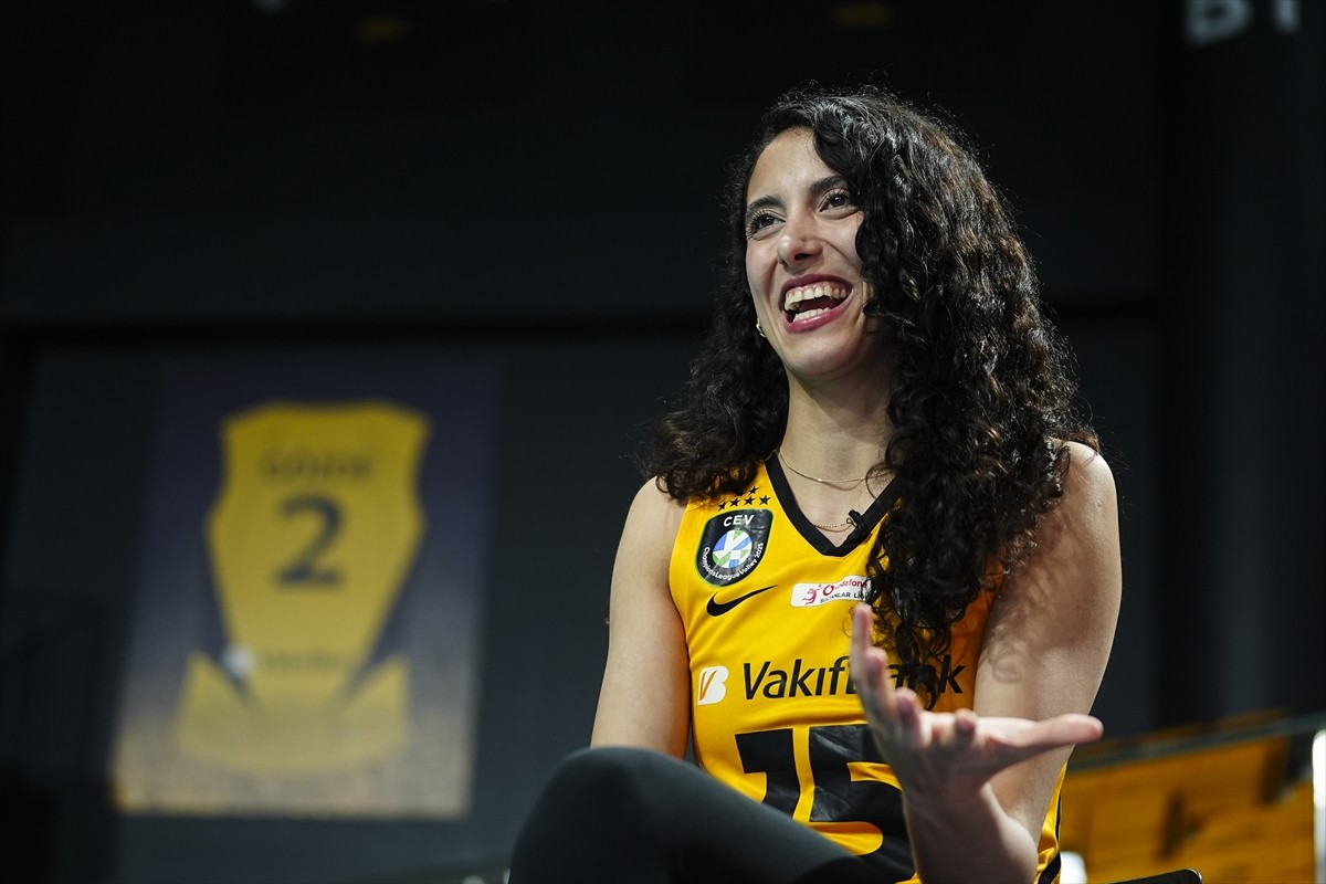 VakıfBank oyuncusu Deniz Uyanık, başantrenör Giovanni Guidetti ile çalışmasına ve CEV Şampiyonlar...