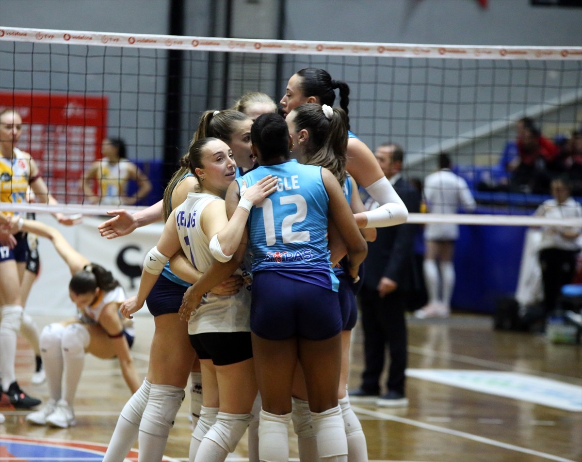 Vodafone Sultanlar Ligi'nde play-off 7-8 etabı ilk ayağında Aydın Büyükşehir Belediyespor ile...