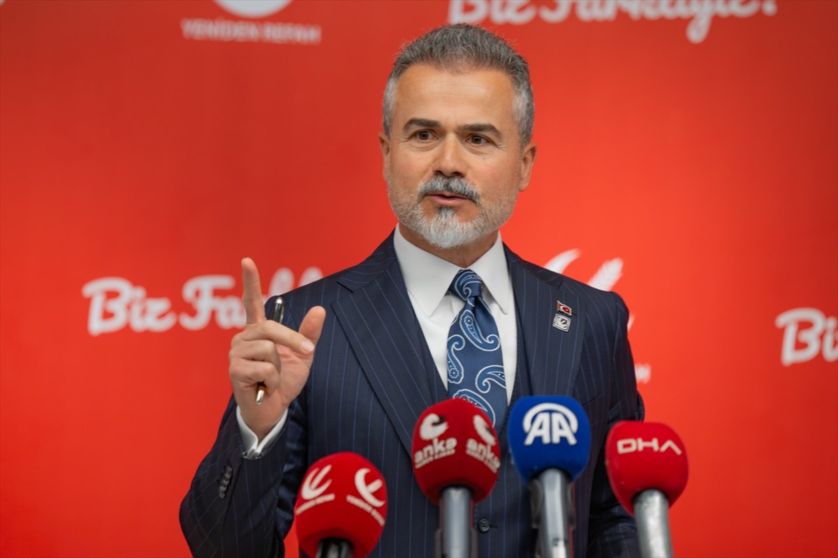 Yeniden Refah Partisi Genel Başkan Yardımcısı Suat Kılıç, parti genel merkezindeki Merkez Yürütme...