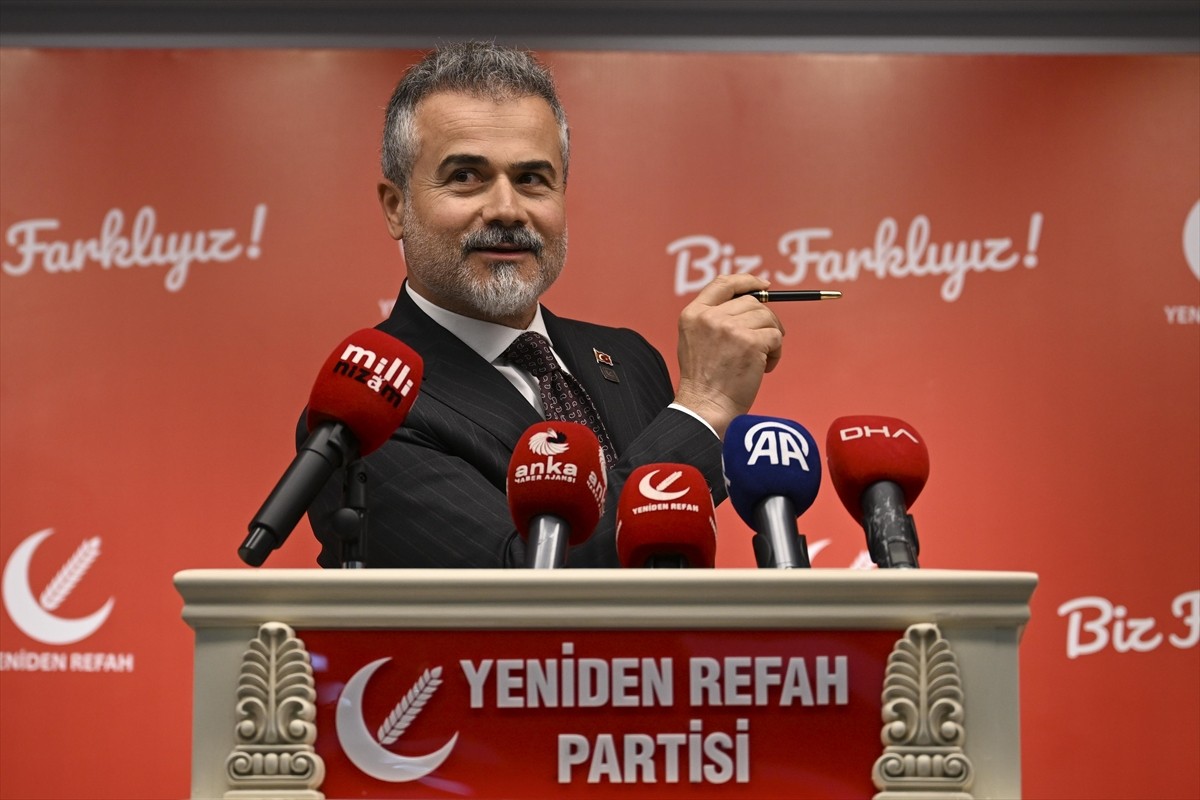 Yeniden Refah Partisi Genel Başkan Yardımcısı Suat Kılıç, parti genel merkezindeki Merkez Yürütme...