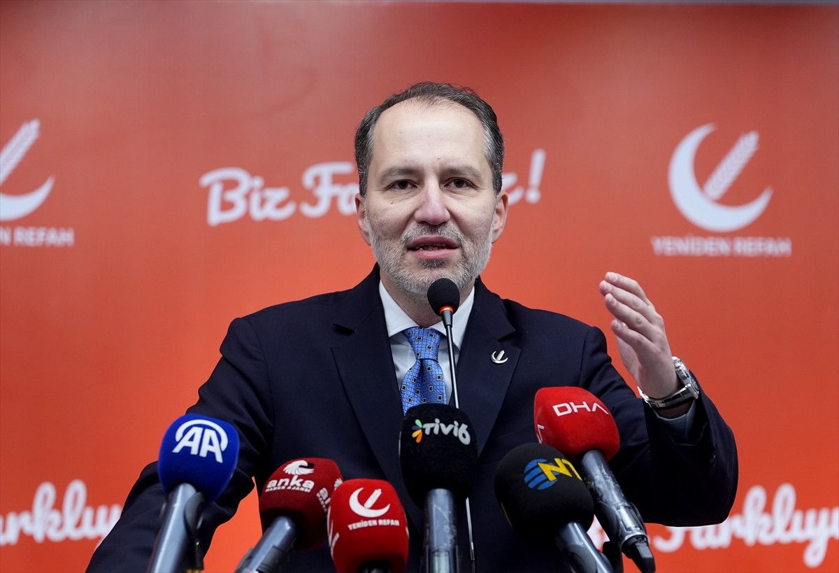 Yeniden Refah Partisi Genel Başkanı Fatih Erbakan, parti genel merkezinde düzenlenen il başkanları...