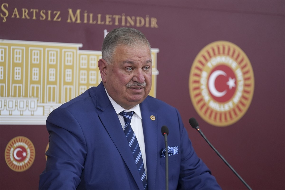 Yeniden Refah Partisi İstanbul Milletvekili Doğan Bekin, TBMM'de basın toplantısı düzenledi.