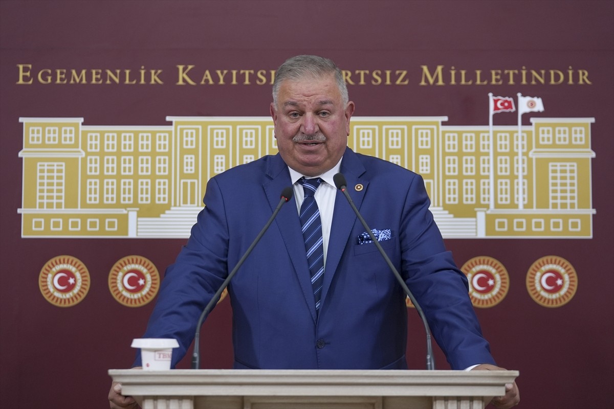 Yeniden Refah Partisi İstanbul Milletvekili Doğan Bekin, TBMM'de basın toplantısı düzenledi.