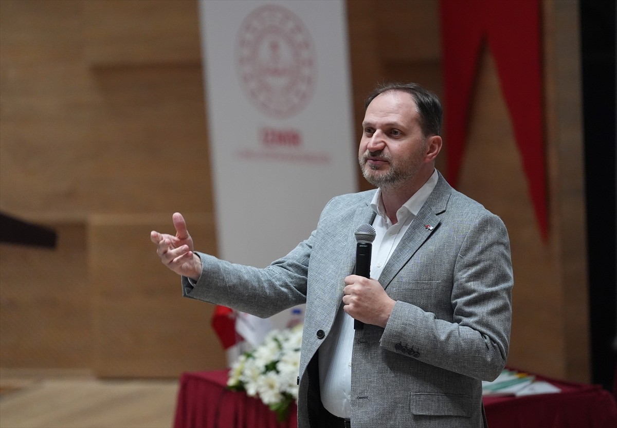 Yeşilay Genel Başkanı Mehmet Dinç, İzmir'de "Narrative Terapiye Giriş" konulu sunum...