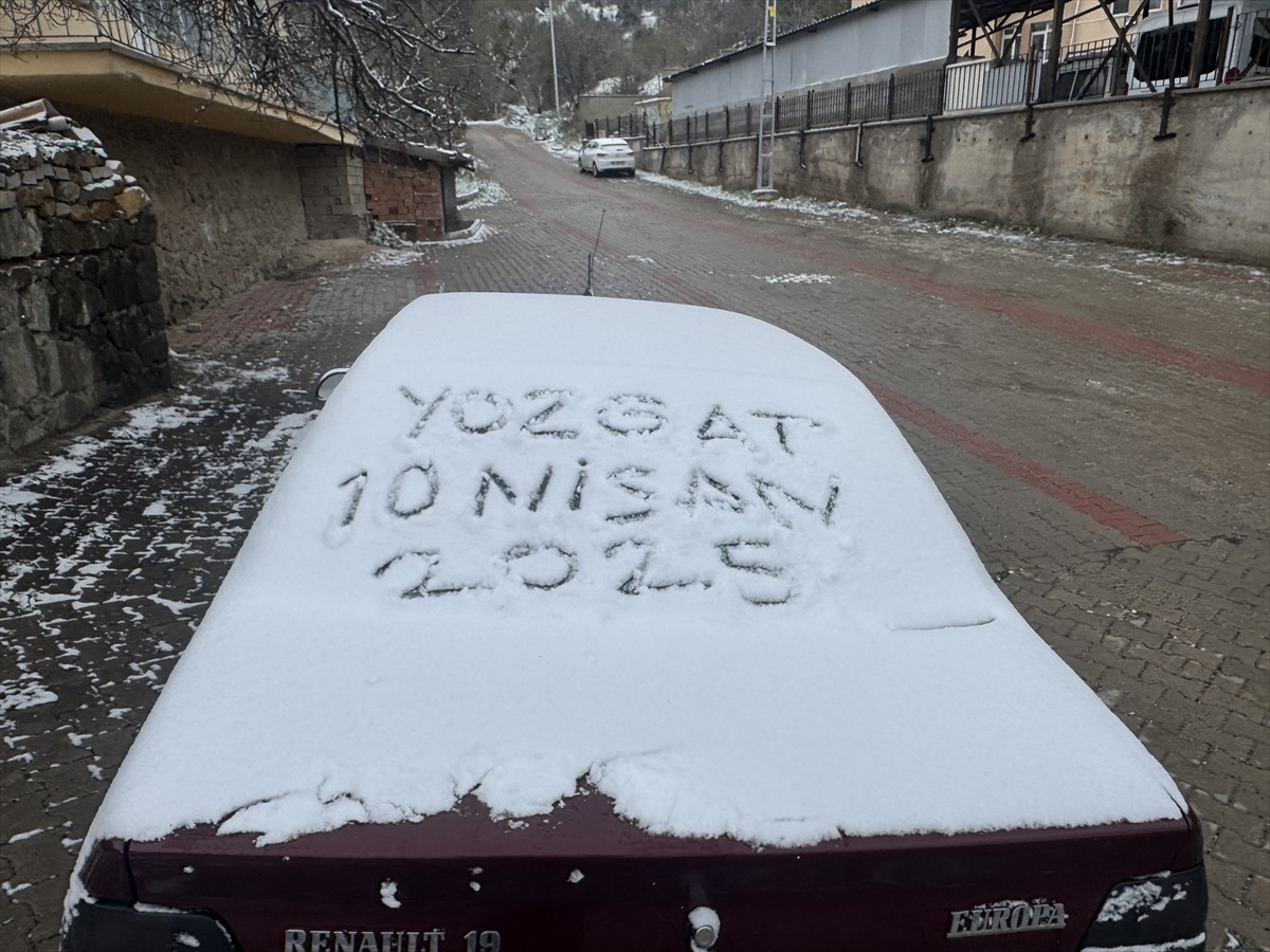 Yozgat'ta soğuk hava ve kar yağışı etkisini gösteriyor. Kentte bir süredir mevsim normallerinde...
