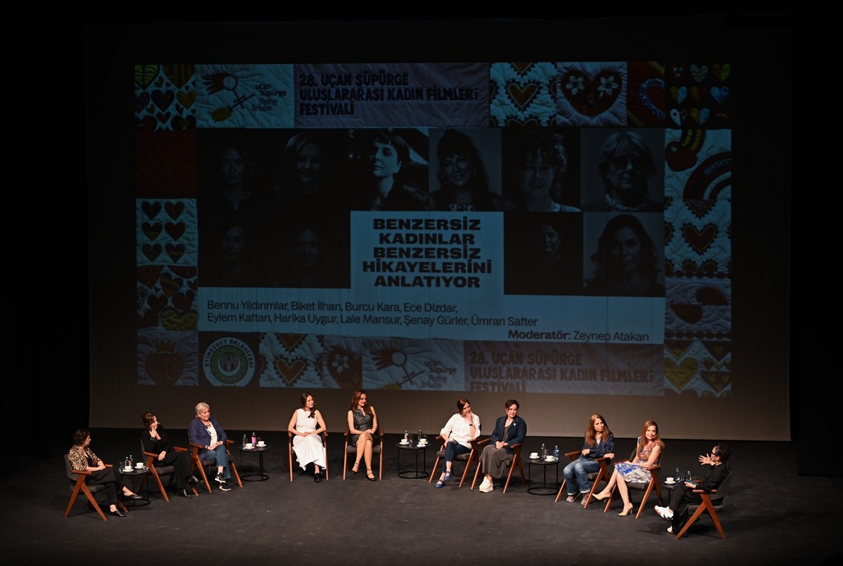 28. Uçan Süpürge Uluslararası Kadın Filmleri Festivali kapsamında oyuncuların katılımıyla...