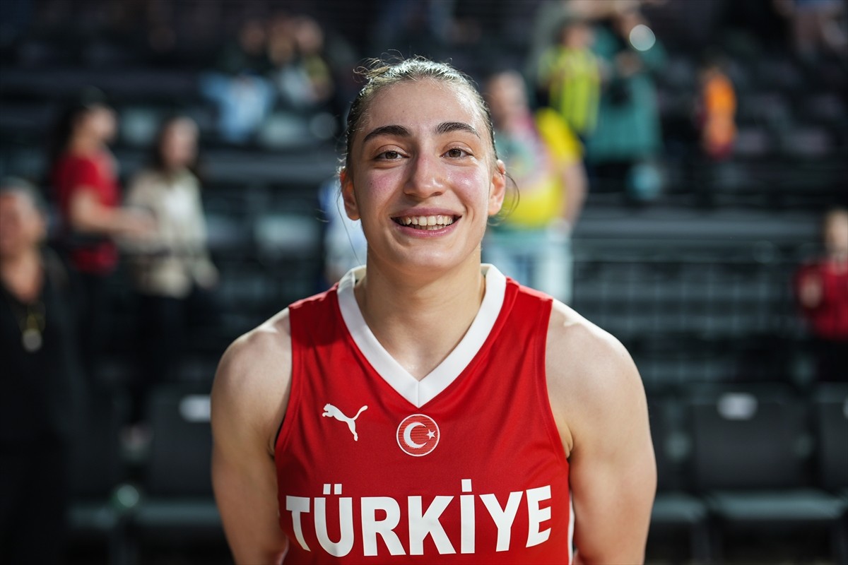 A Milli Kadın Basketbol Takımı oyuncusu Derin Erdoğan, Basketbol Gelişim Merkezi'nde oynanan özel...