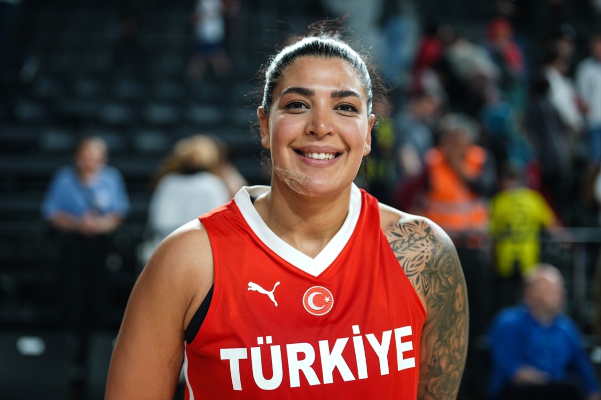 A Milli Kadın Basketbol Takımı oyuncusu Derin Erdoğan, Basketbol Gelişim Merkezi'nde oynanan özel...