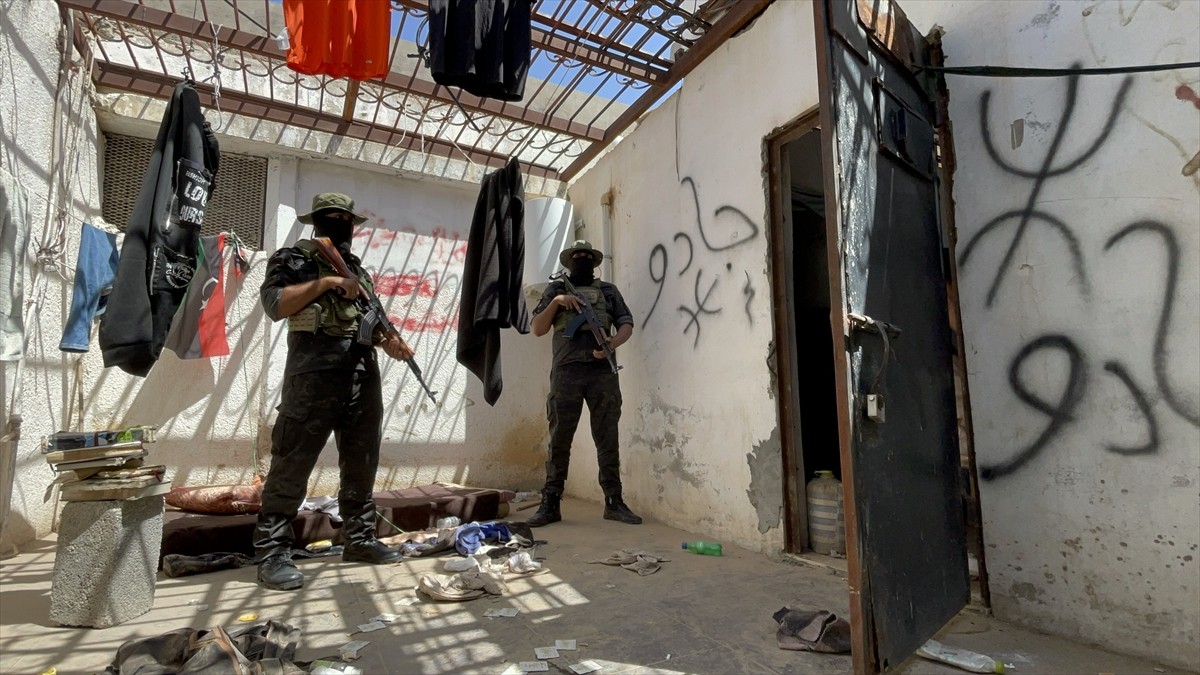 AA ekibi, Libya’nın başkenti Trablus’ta hükümet güçlerinin kontrolüne geçen İstikrarı Destekleme...