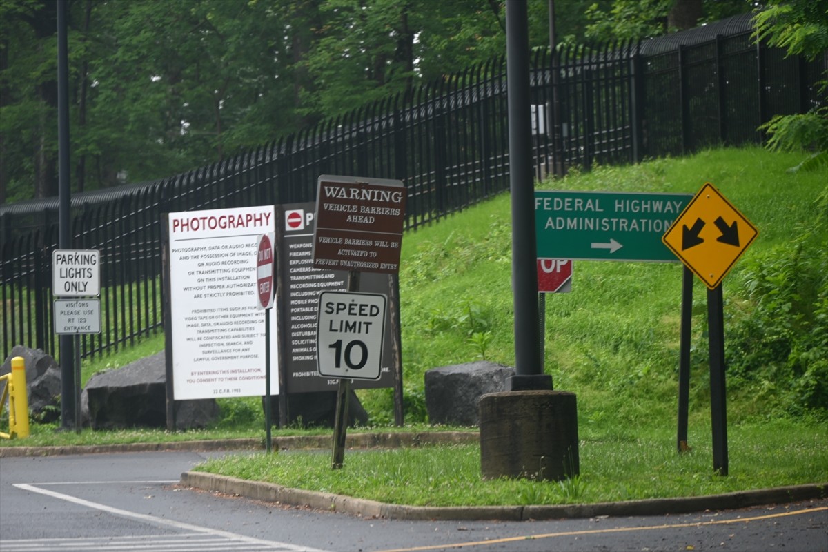 ABD'nin Virginia eyaletindeki Merkezi İstihbarat Teşkilatı (CIA) binasının ana girişine yakın...