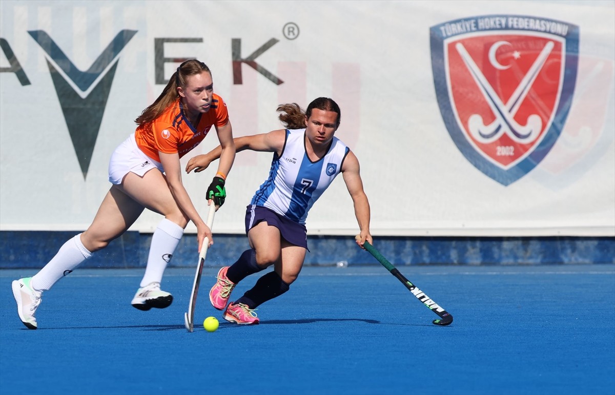 Açık alan hokeyinde 2024-2025 sezonu şampiyonunun belirleneceği Kadınlar ve Erkekler Süper Lig...