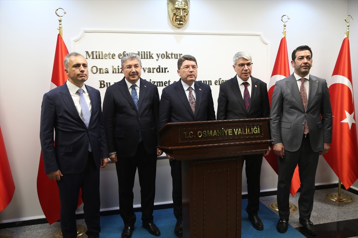 Adalet Bakanı Yılmaz Tunç, Osmaniye Valisi Erdinç Yılmaz'ı ziyaret etti.